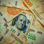 La financiera manejaba pesos y dólares. (Pexels.com/Gaby López)