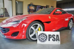 En la causa incautaron barras de oro, dinero y una Ferrari. (PSA)