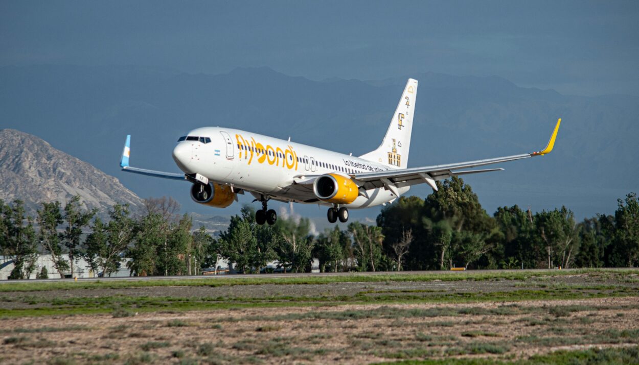 Flybondi. (Pexels.com/Franco Monsalvo)